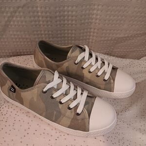 Billabong womens canvas sneakers